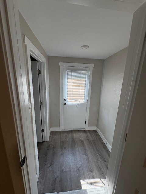 Building Photo - One-Bed Ground Floor Apartment - Edgewater...