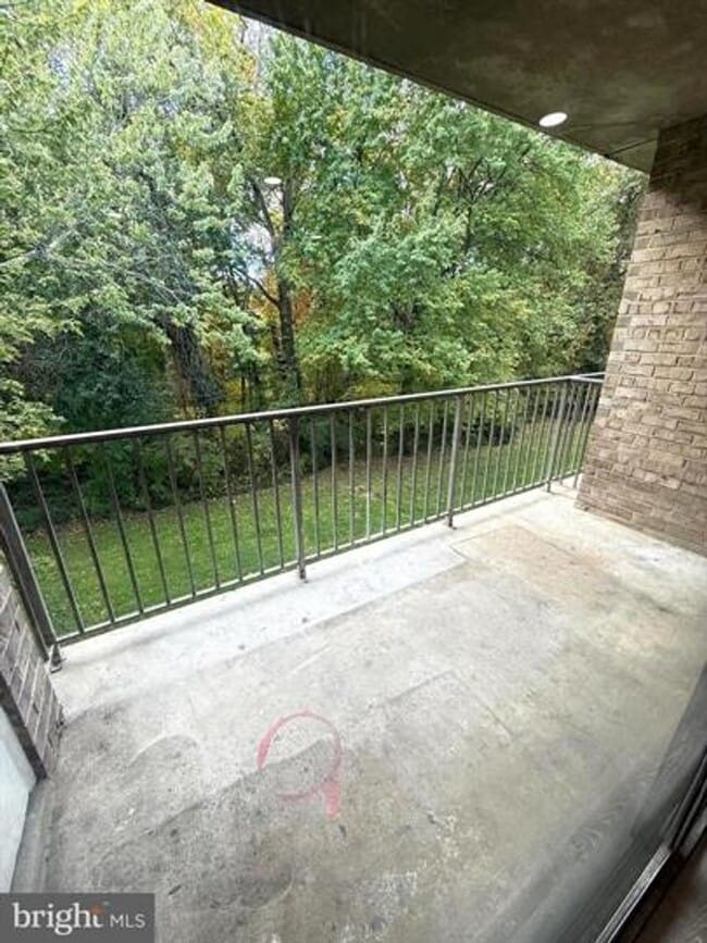 Building Photo - Remodeled 2 bedroom / 2 full bathroom