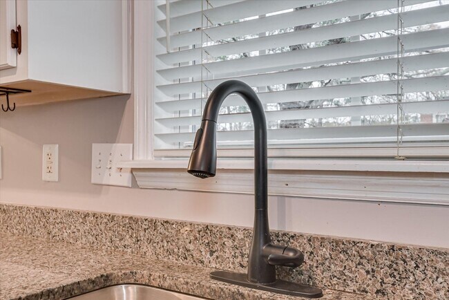 Building Photo - 4441 McManus Ct