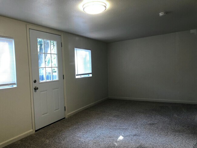 Building Photo - **Reserve for SUMMER 2026** - Beautiful Craftsman in Historic Barber District