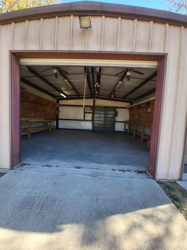 Building Photo - FOR LEASE!! Country Living