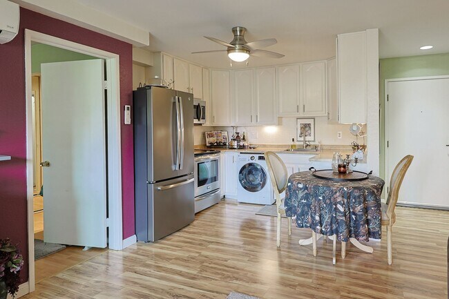 Building Photo - Beautiful 2 Bed, 2 Bath Condo in 62+ Commu...