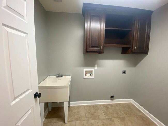 Building Photo - 5048 Planters Crossing