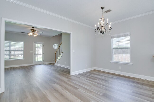 Building Photo - 3 Bedroom 2.5 Bath Townhouse