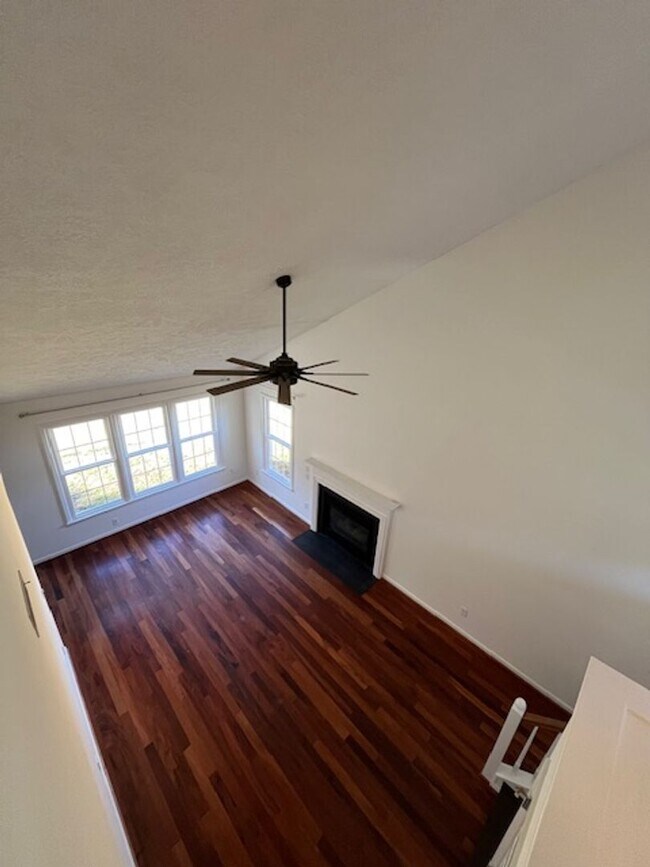 Building Photo - Recently Renovated Home in Wilmington