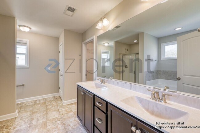 Building Photo - 268 E Webber Ln