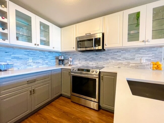 Building Photo - 2b/2ba Seattle House