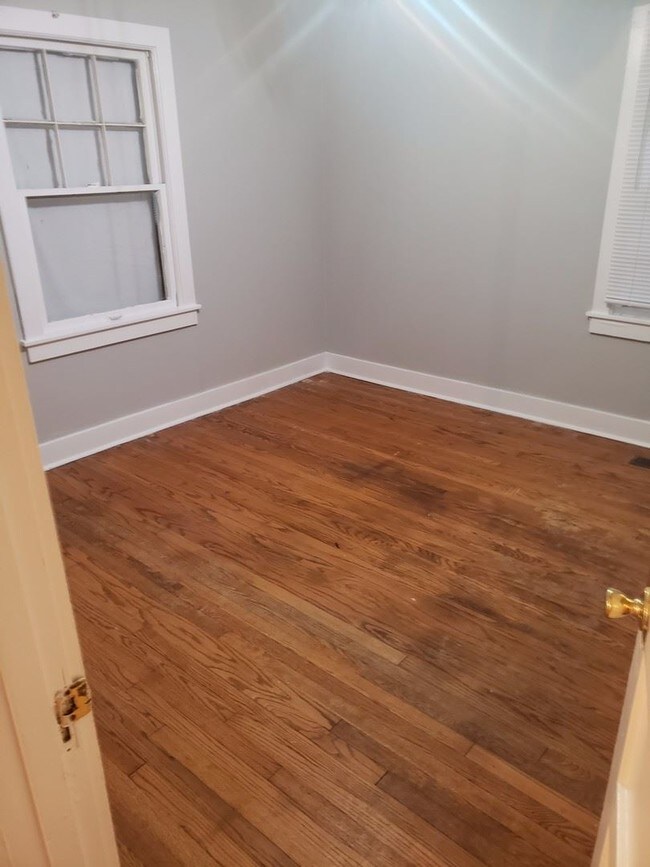 Building Photo - 3 br, 2 bath House - 1508 East 11th Street