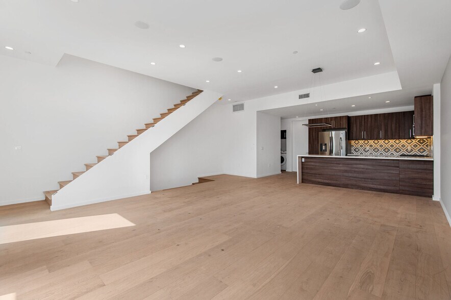 Building Photo - 2019 S Redondo Blvd