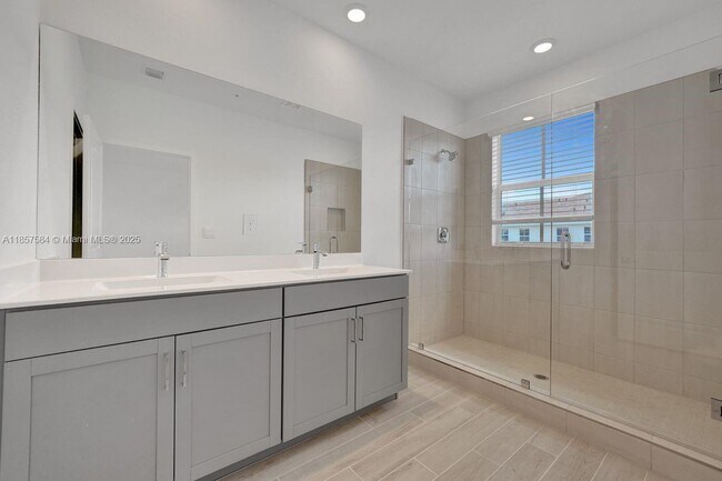 Building Photo - 133 SW 171st Ave
