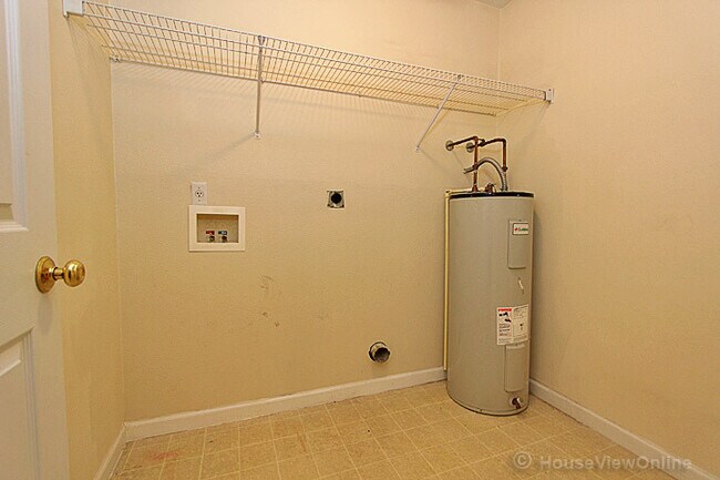 Building Photo - 2831 Hemlock Ct