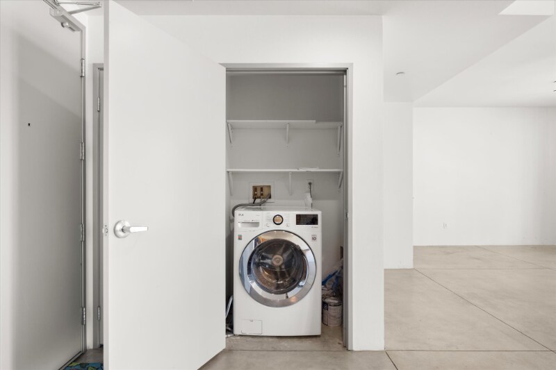 Building Photo - 285 W 6th St