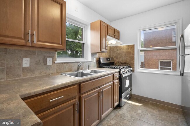 Building Photo - 6212 Carters Ln