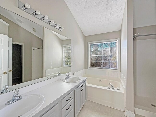 Building Photo - 3028 Express Ln NE