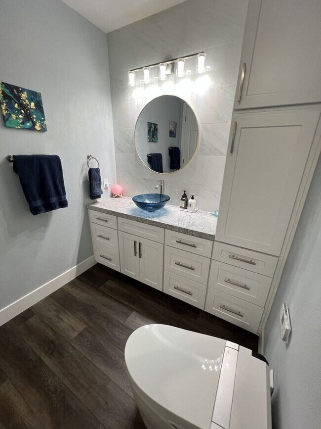 Building Photo - Amazingly Remodeled 4 Bed 4 Bath Luxury Home in North Orange with Solar!