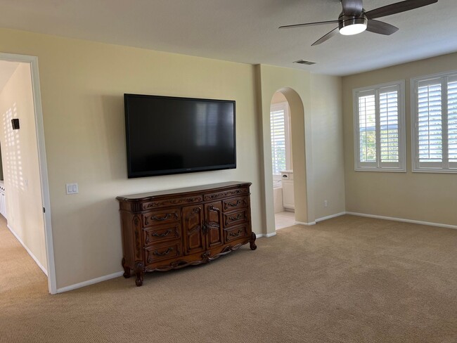 Building Photo - Beautiful, Expansive Paseo Del Sol Pool Home for Rent