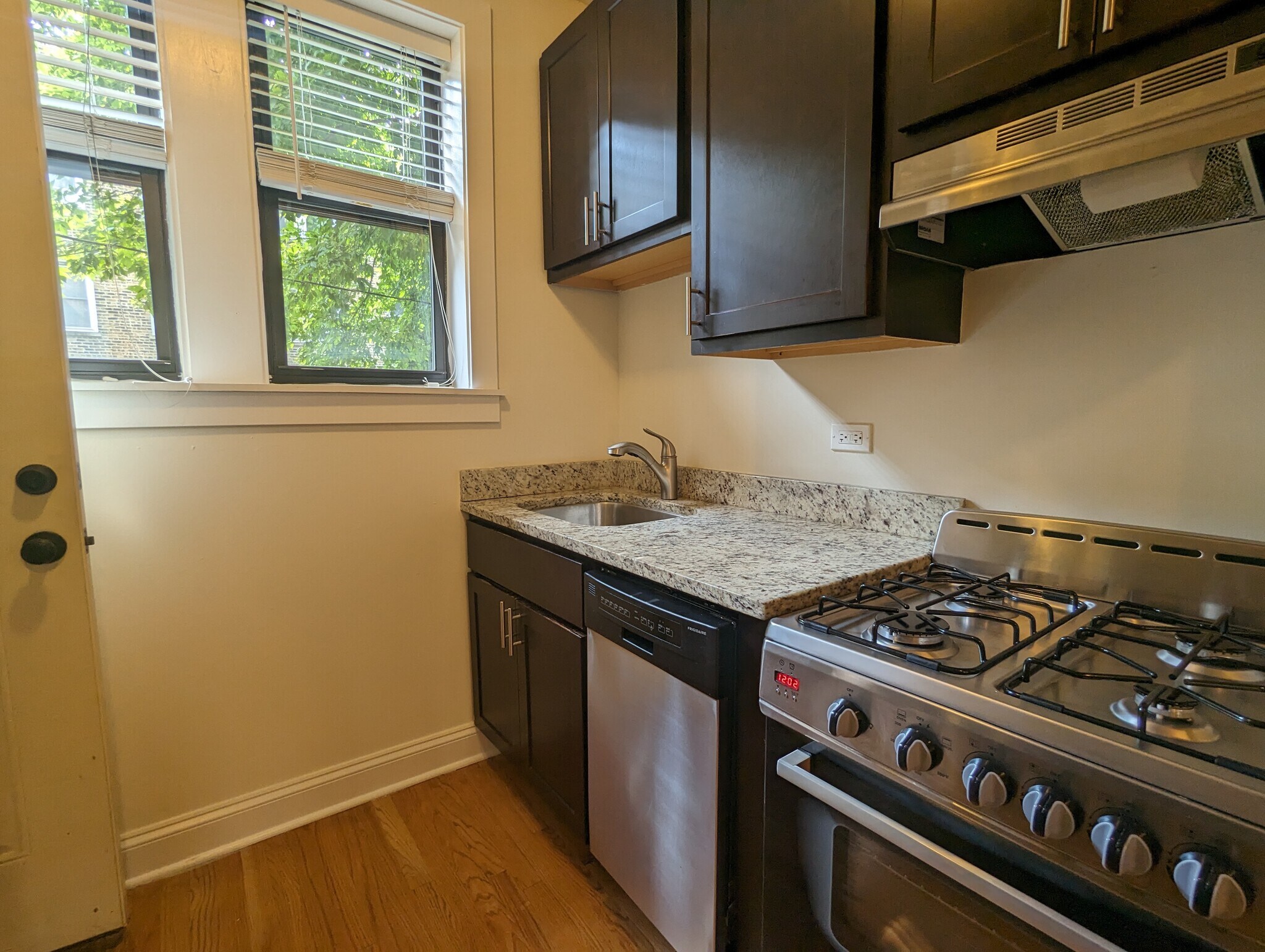 Building Photo - 4036 N Ashland Ave