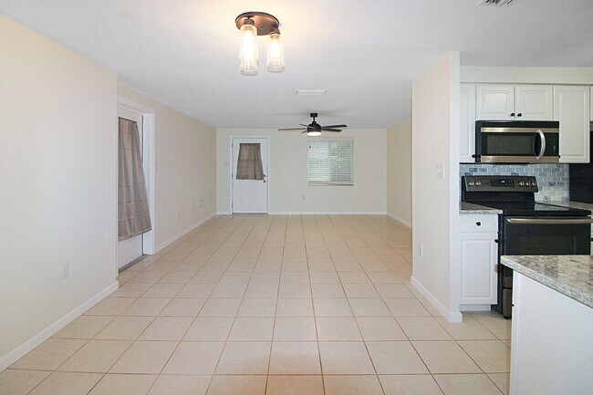 Building Photo - Circlewood Annual Condo for Rent