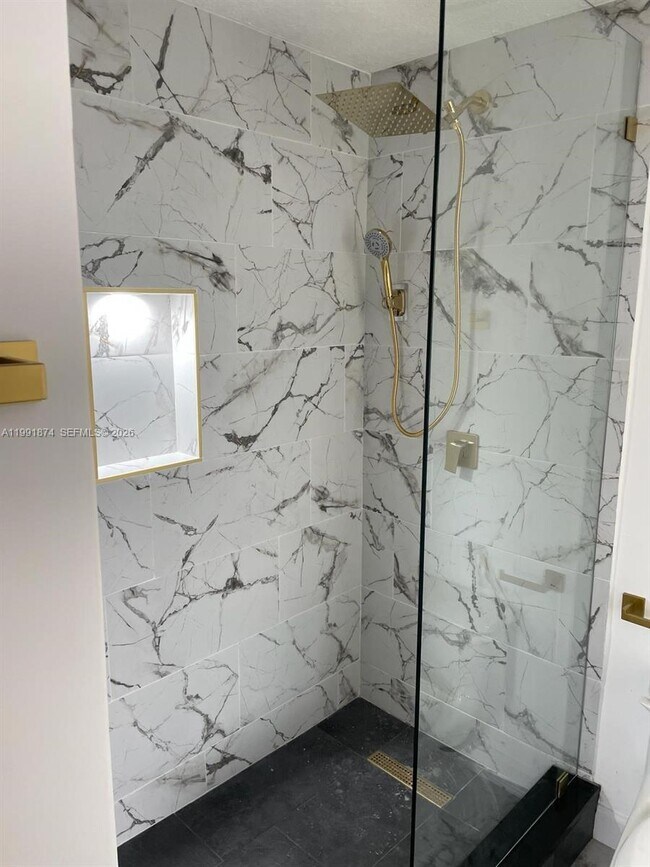 Building Photo - 170 SE 14th St