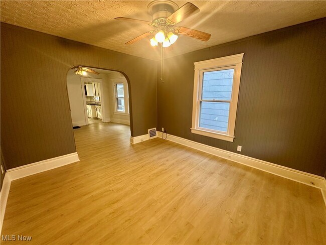 Building Photo - 162 Westwood Ave