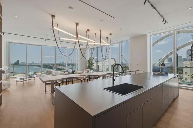 Building Photo - 1400 Biscayne Blvd