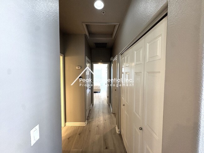 Building Photo - 3301 N Park Dr