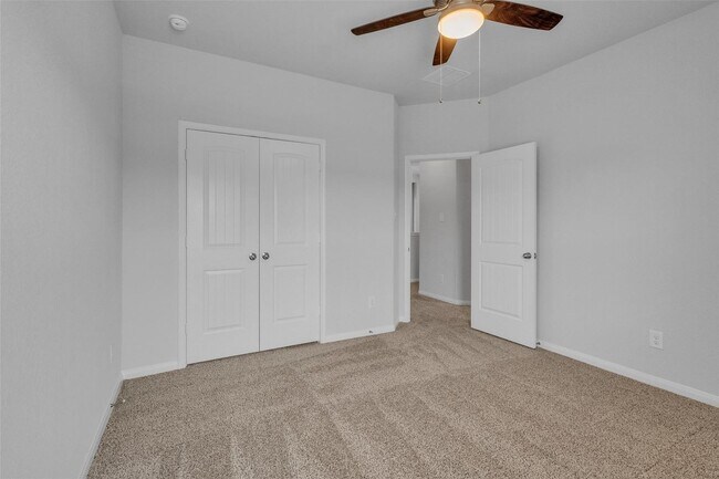 Building Photo - Beautifully maintained 2-story home in the desirable Camillo Lakes community, offering 3 bedrooms...