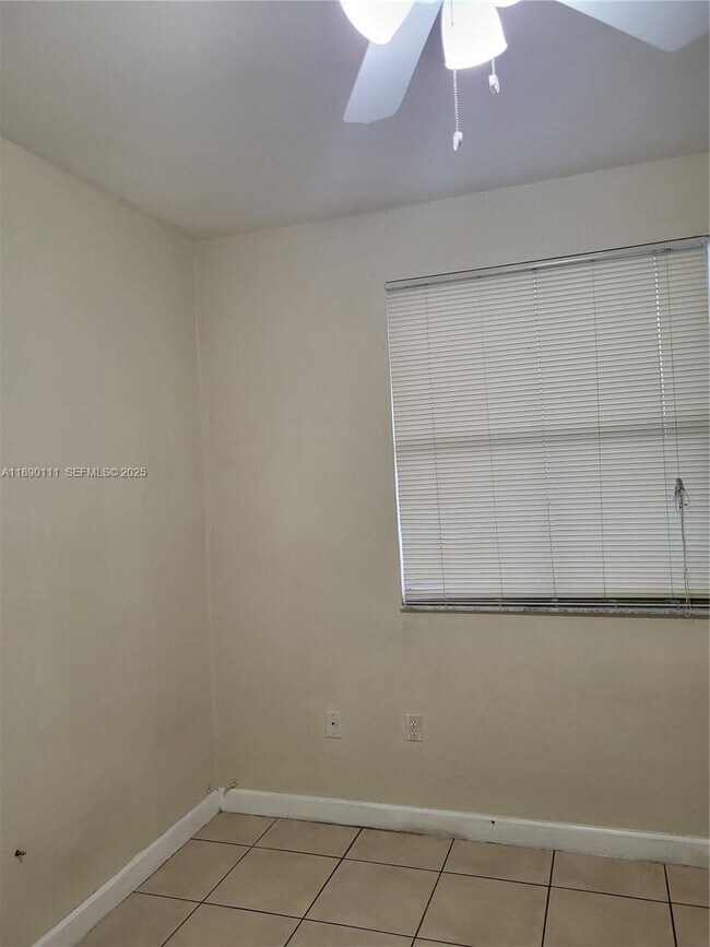 Building Photo - 2551 SE 16th Terrace