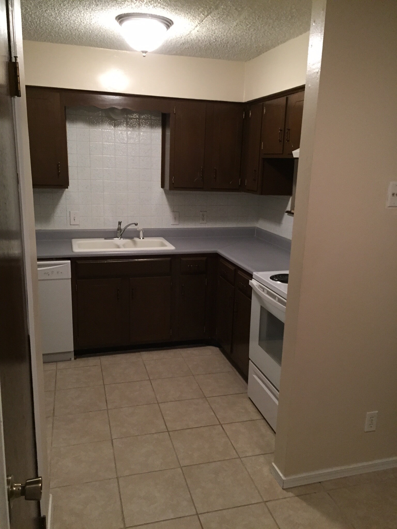 Kitchen - 1400 N Perkins Rd