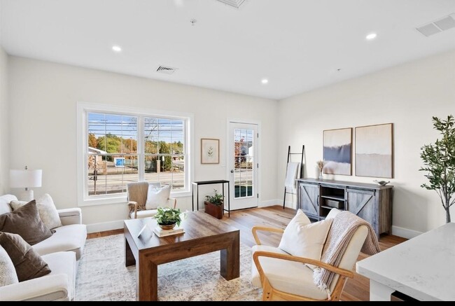 Building Photo - 15 Suffolk Rd