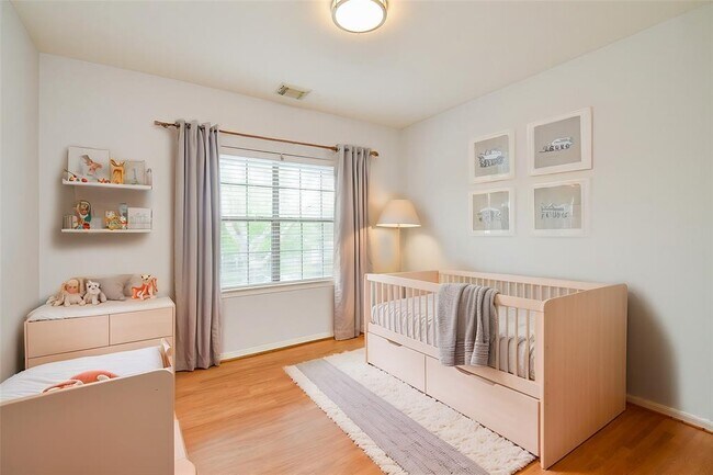 Building Photo - 3911 Fallsbrook Ct