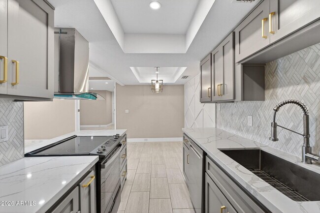 Building Photo - 7557 N Dreamy Draw Dr