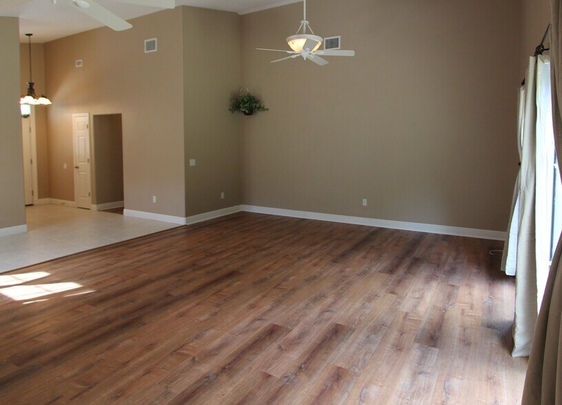 Living room - 37410 Picketts Mill Ave