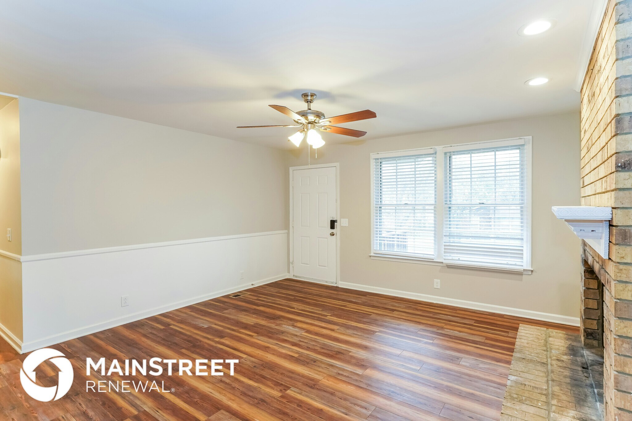 Building Photo - 242 Iris Dr