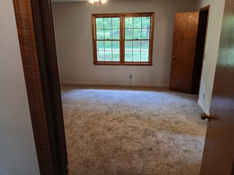 Building Photo - 1850 Brandy Dr SE