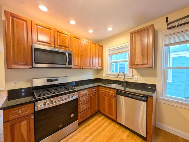 Building Photo - 51 Beacon St