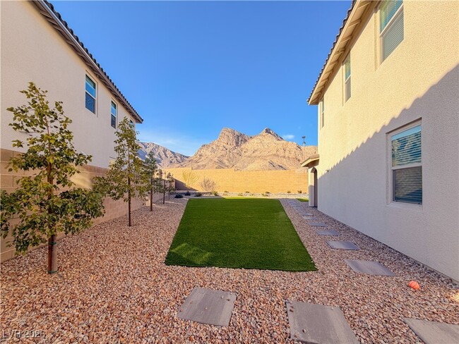 Building Photo - 11870 River Hawk Ave