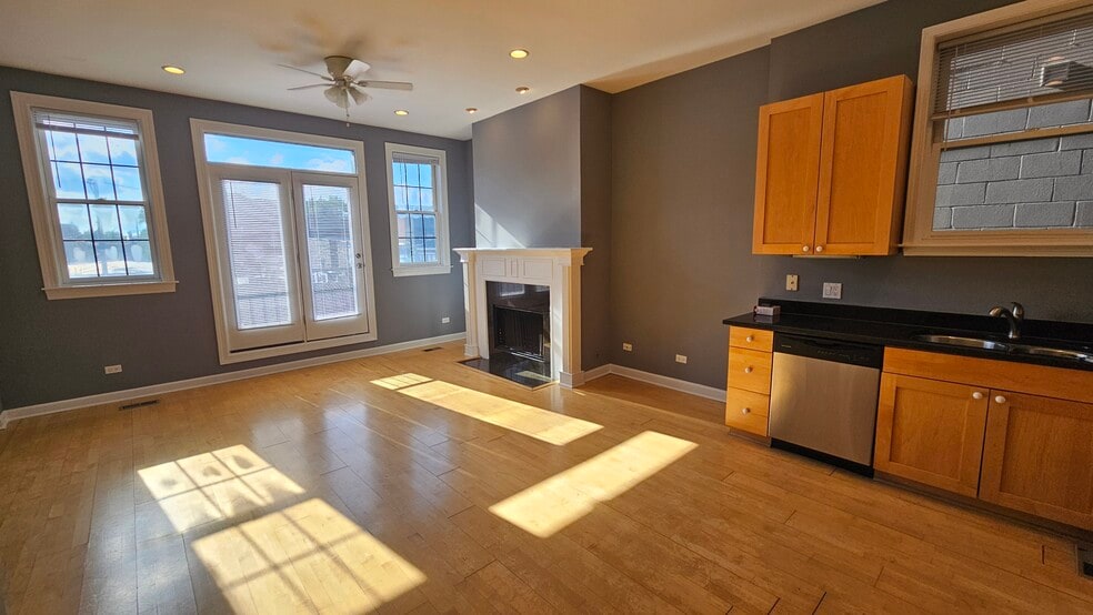 Building Photo - 511 N Hartland Ct
