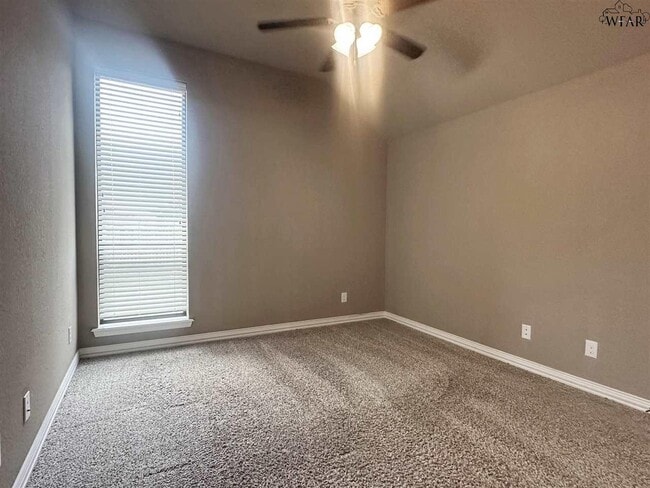 Building Photo - 5016 Southfork Dr