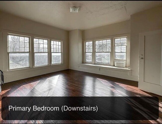 Building Photo - Spacious Prairie Style Home- 3 Bed, 1 Bath...