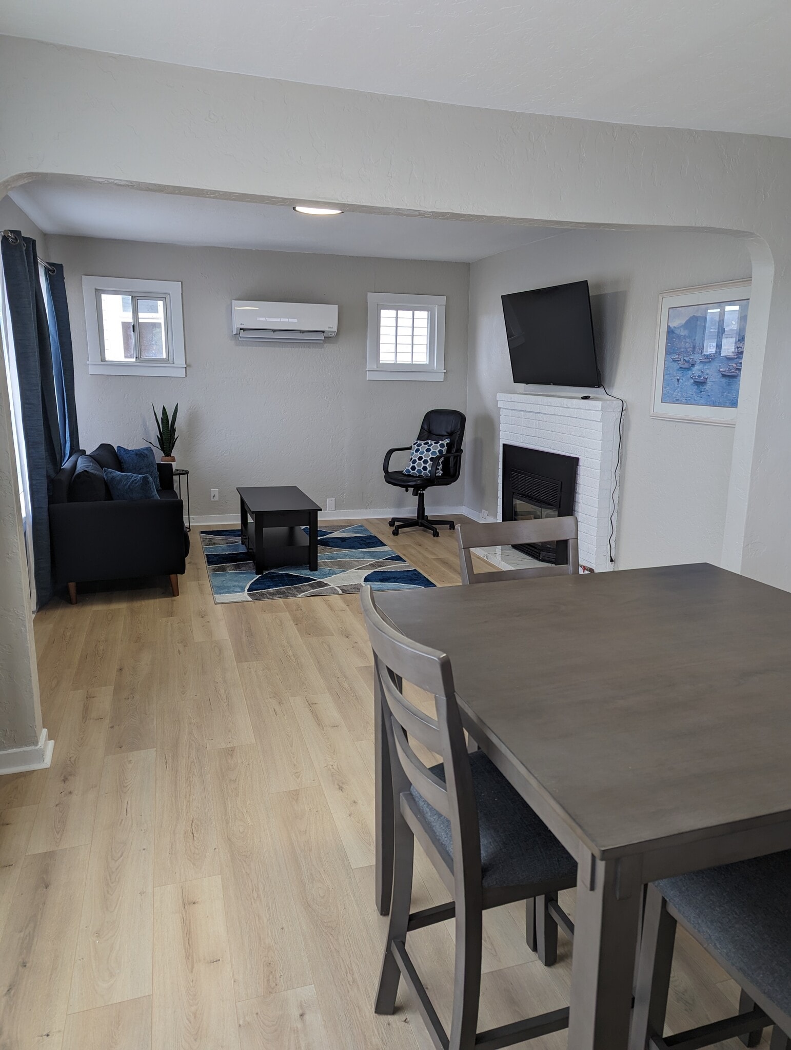 Common area front room - 1615 Charleston Beach Rd W