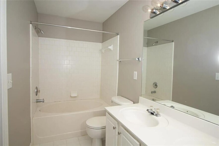 Building Photo - 5142 Manerdale Dr SE