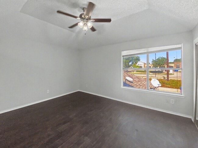 Building Photo - Spacious, Updated Townhome in Garland