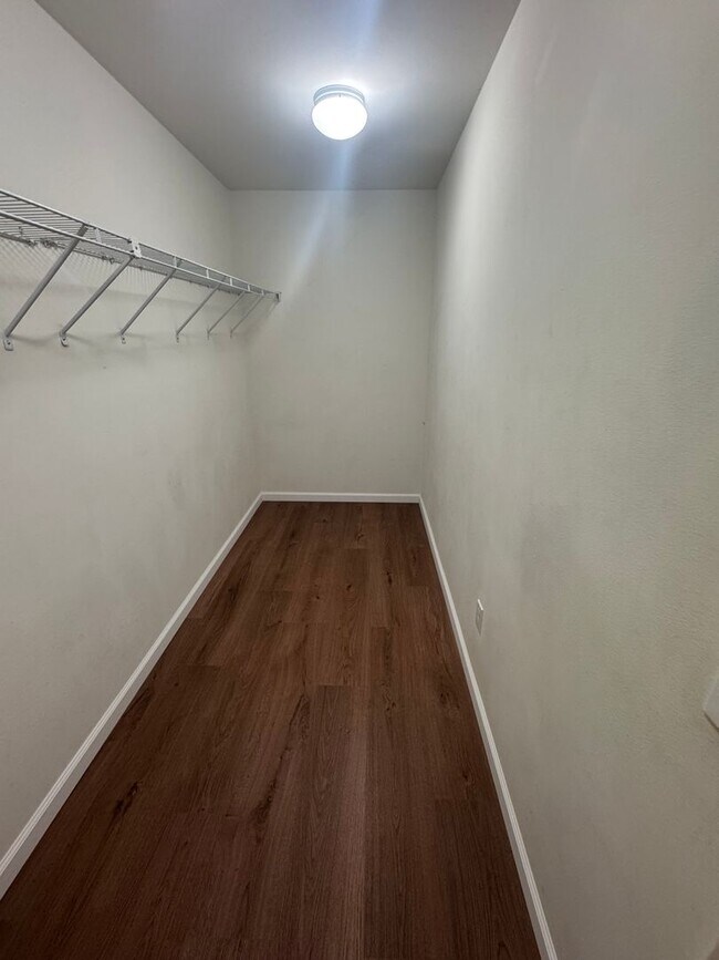 Building Photo - Eco-Friendly Home in Victorville