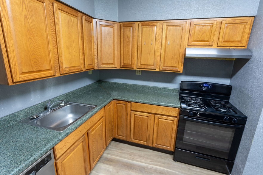 Kitchen - 2302 Murray Ave