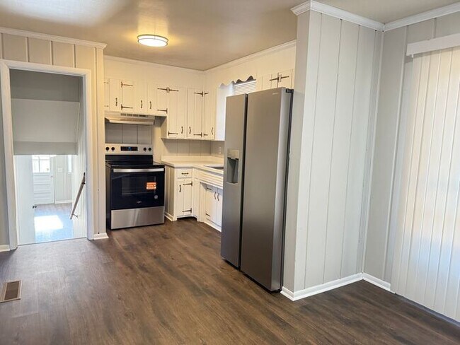 Building Photo - Renovated Multi-Story Brick House in East Nashville - Fenced in Yard