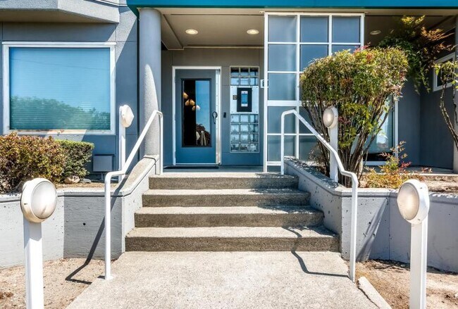 Building Photo - 2 bedroom in Seattle WA 98102