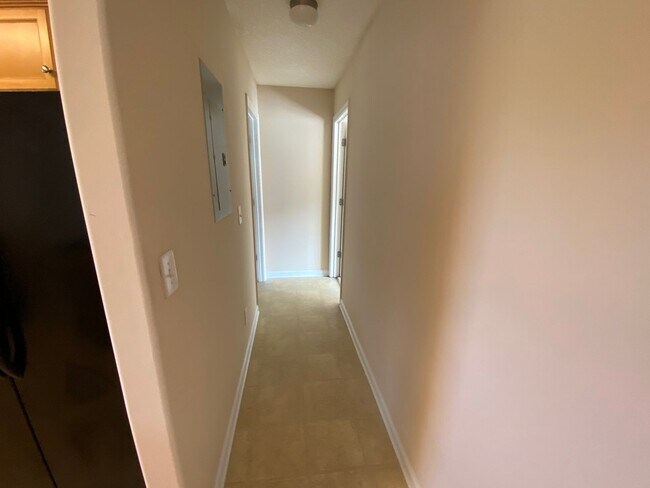 Building Photo - BRIDGEWATER HOME WITH FENCED IN YARD! PRE-...