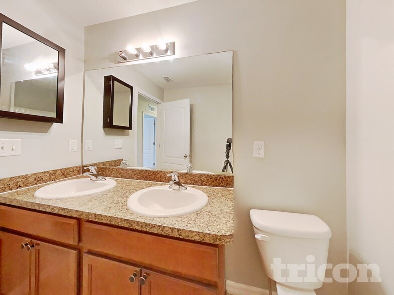 Building Photo - 3799 Crossline Dr