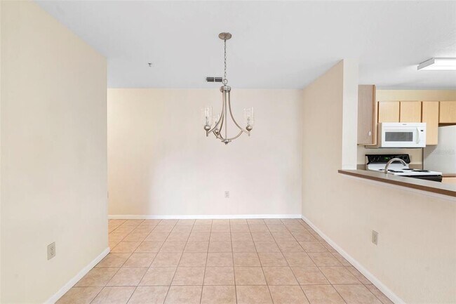 Building Photo - 940 Village Trail